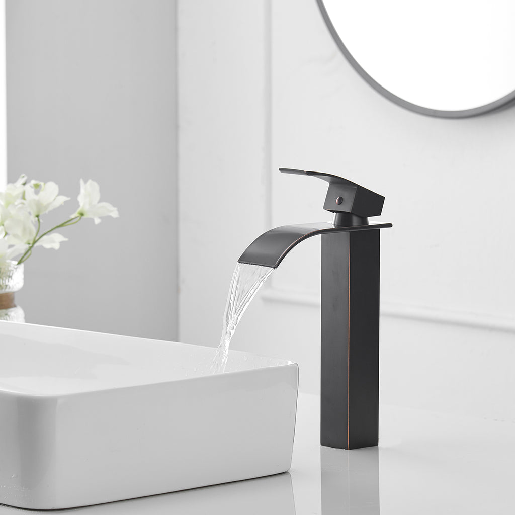 Single Handle Bathroom Faucet With Pop-up Drain