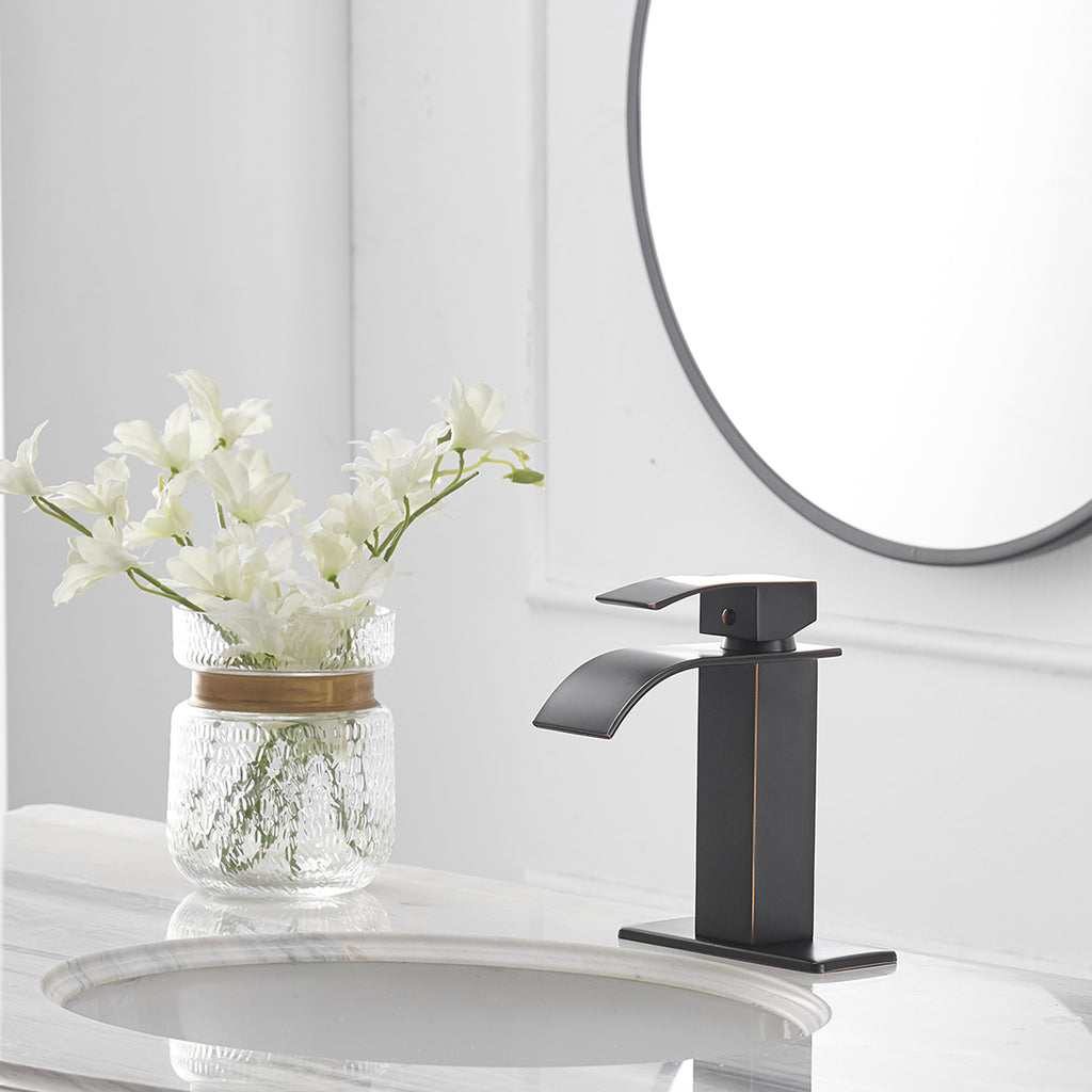 Single Handle Bathroom Faucet With Pop-up Drain