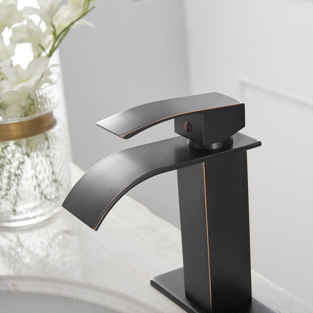 Single Handle Bathroom Faucet With Pop-up Drain