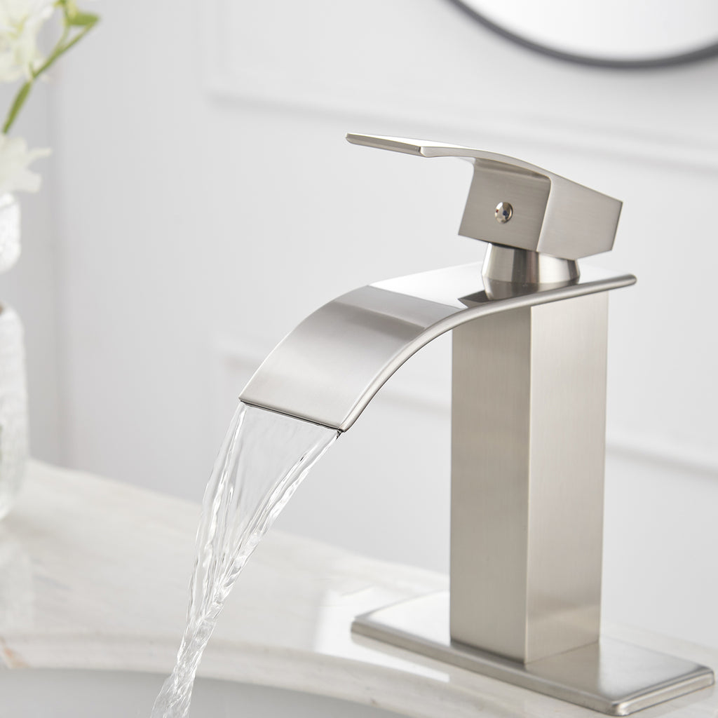 Single Handle Bathroom Faucet With Pop-up Drain