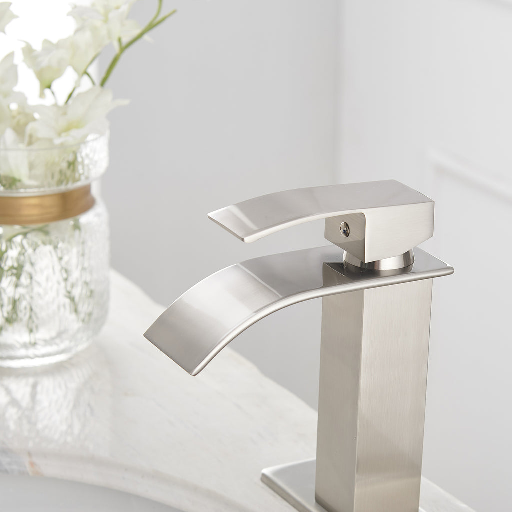 Single Handle Bathroom Faucet With Pop-up Drain