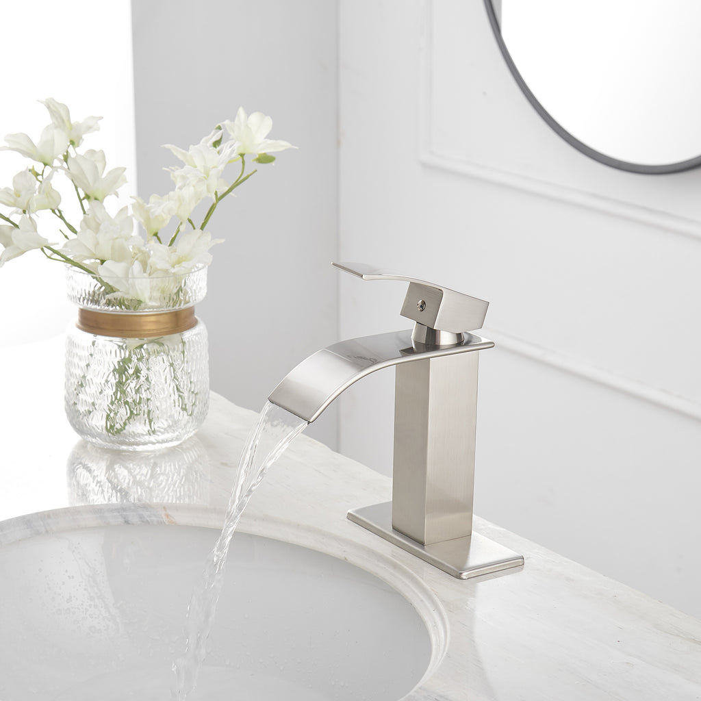 Single Handle Bathroom Faucet With Pop-up Drain