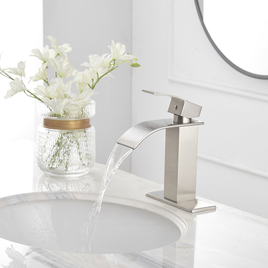 Single Handle Bathroom Faucet With Pop-up Drain